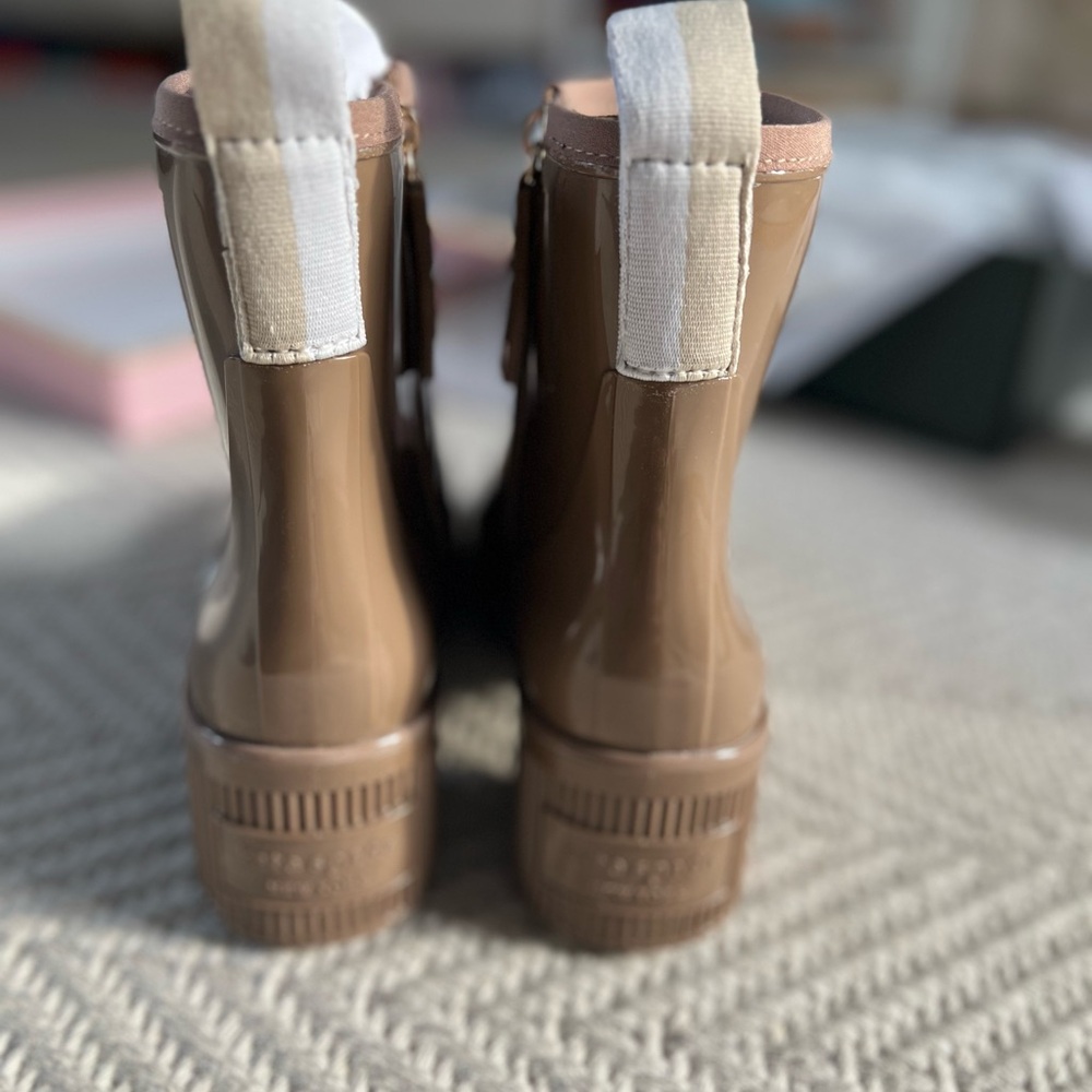 NWT Kate Spade Puddle Rain Boots size 7B in rustic/neutral - Picture 3 of 7